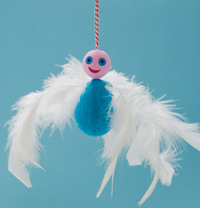 Téléchargez les explications pour réaliser le bonhomme à plumes. Conception, réalisation : Anne Chiumino. Photos : Sophie Mutterer.