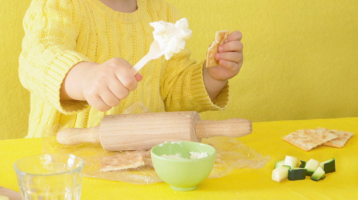 © Photo : Isabelle Franciosa. “L’apéro des tout-petits”, supplément pour les parents du magazine Popi n°429, mai 2022.